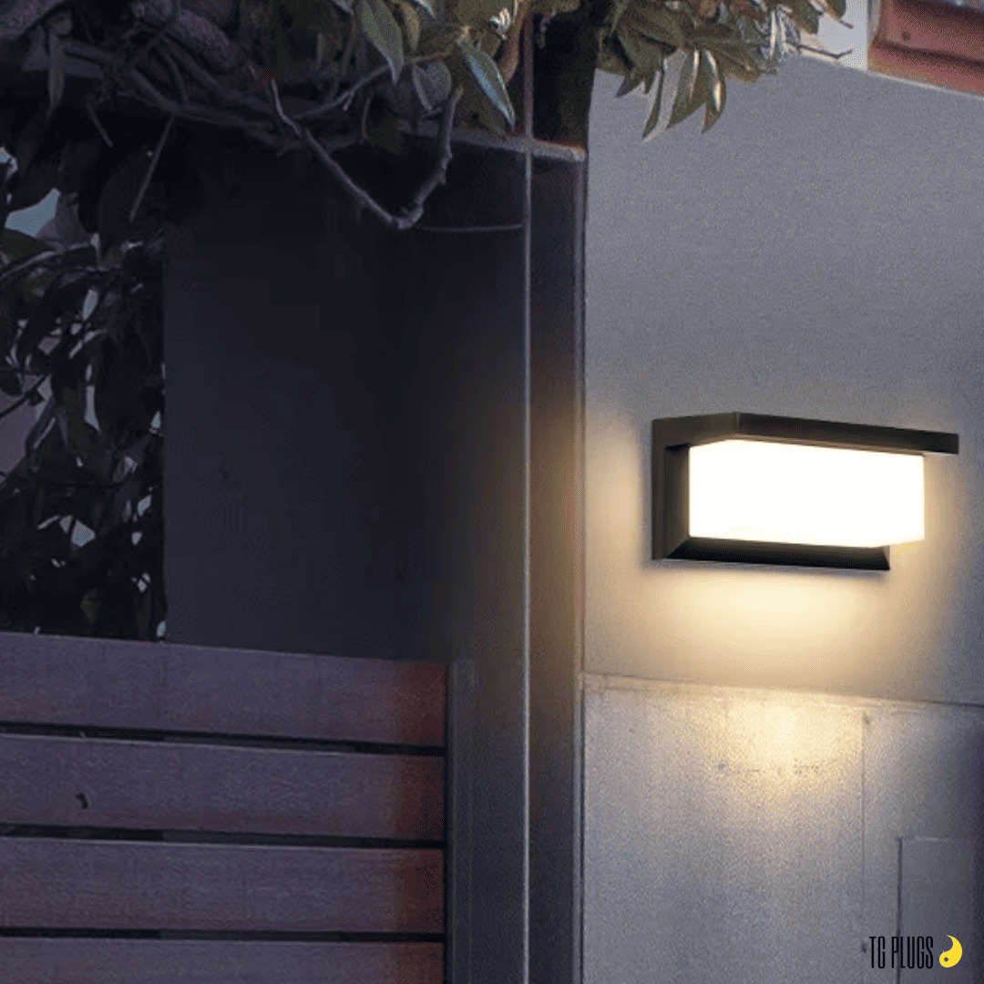 Reinforced Waterproof Outdoor Wall Light – Heavy-Duty LED Fixture for Patio, Garage, Yard & Exterior Safety Lighting