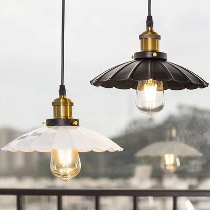 Rustic Barn Style Pendant Light – Vintage Farmhouse Ceiling Lamp for Kitchen or Loft