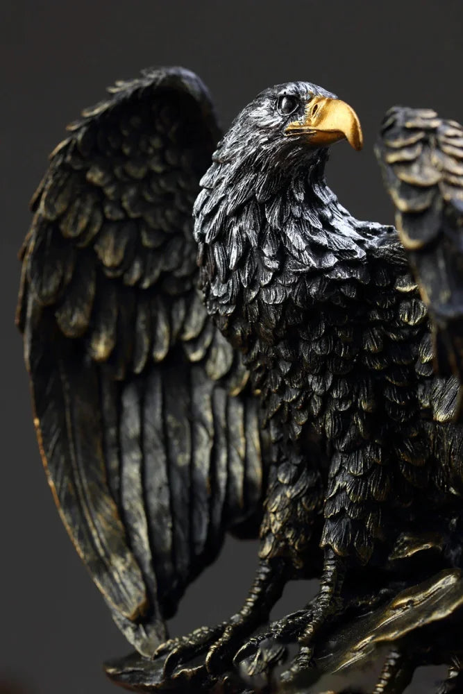Nordic Eagle Sculpture – Bold Resin Art Piece for Luxury Home Decoration