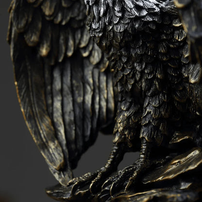 Nordic Eagle Sculpture – Bold Resin Art Piece for Luxury Home Decoration