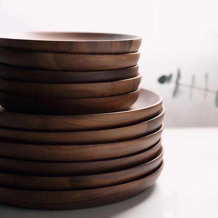 Handcrafted Walnut Wood Plate 28cm – Elegant Dining & Kitchen Decor